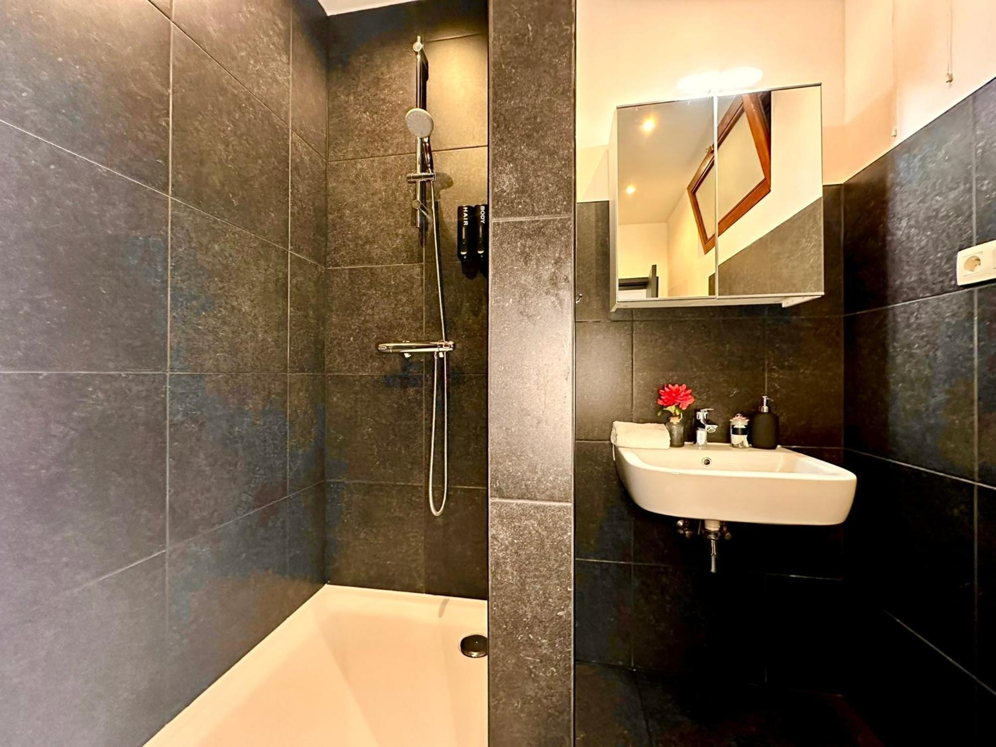 Luxury Suites Centrum By Rikas Hotels أنتويرب المظهر الخارجي الصورة