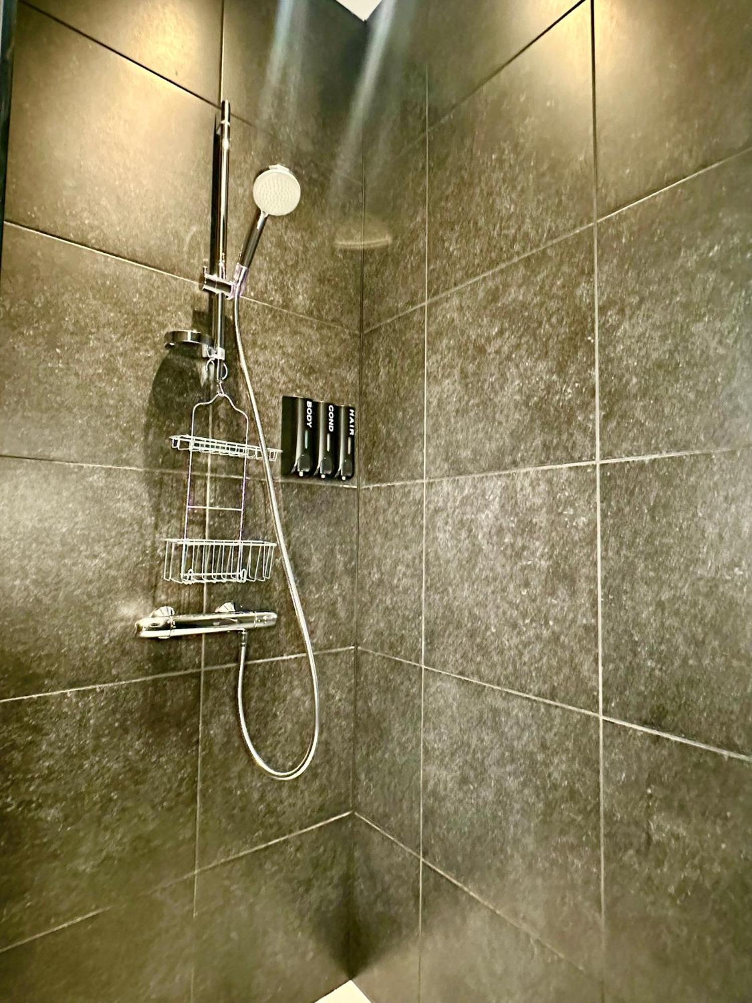Luxury Suites Centrum By Rikas Hotels أنتويرب المظهر الخارجي الصورة