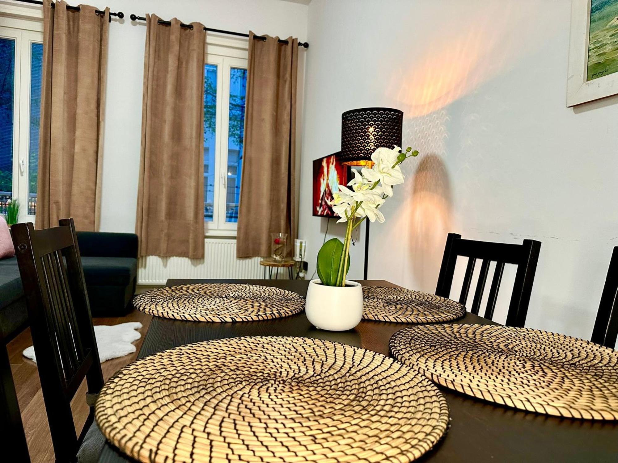 Luxury Suites Centrum By Rikas Hotels أنتويرب المظهر الخارجي الصورة