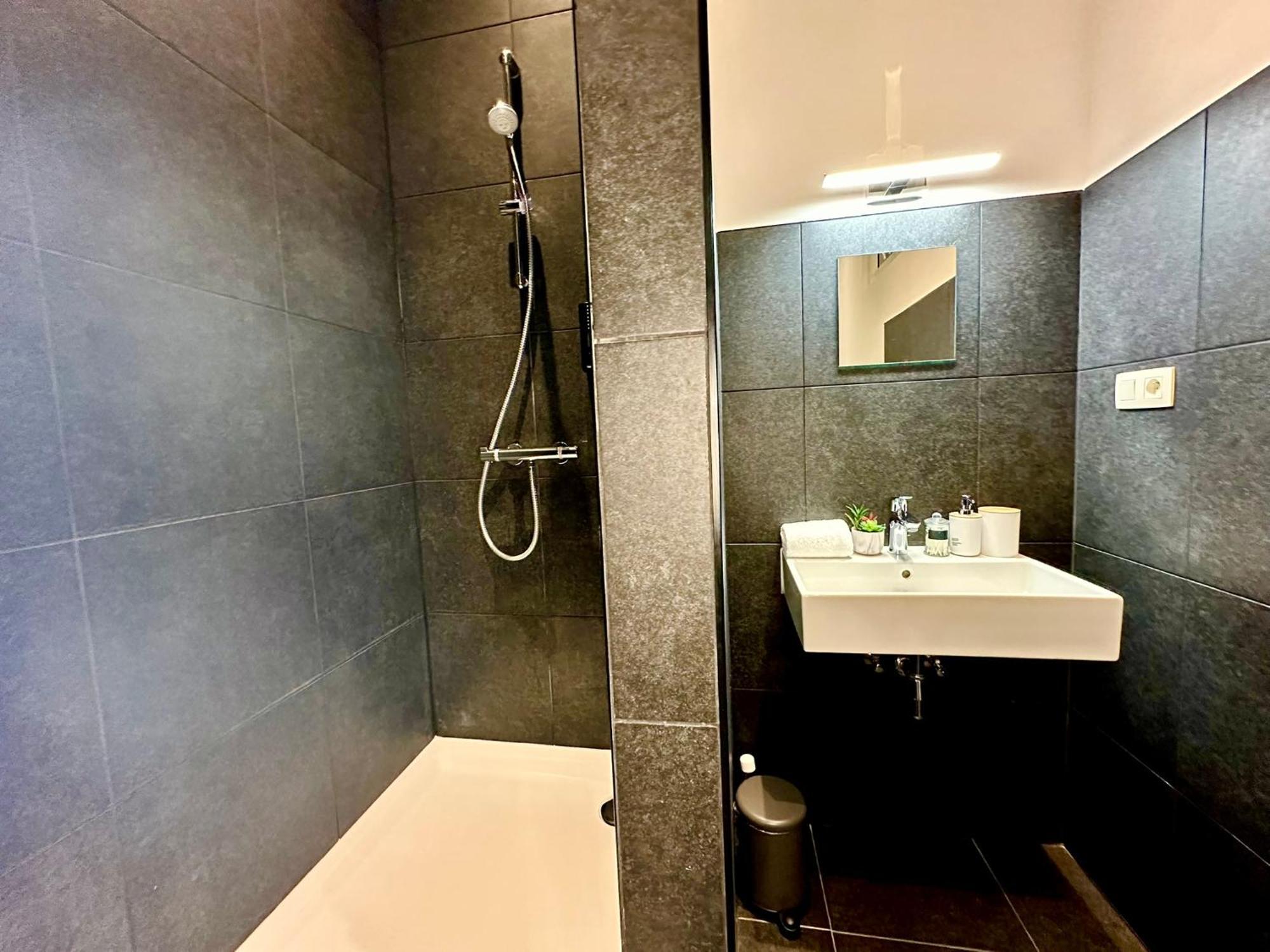 Luxury Suites Centrum By Rikas Hotels أنتويرب المظهر الخارجي الصورة
