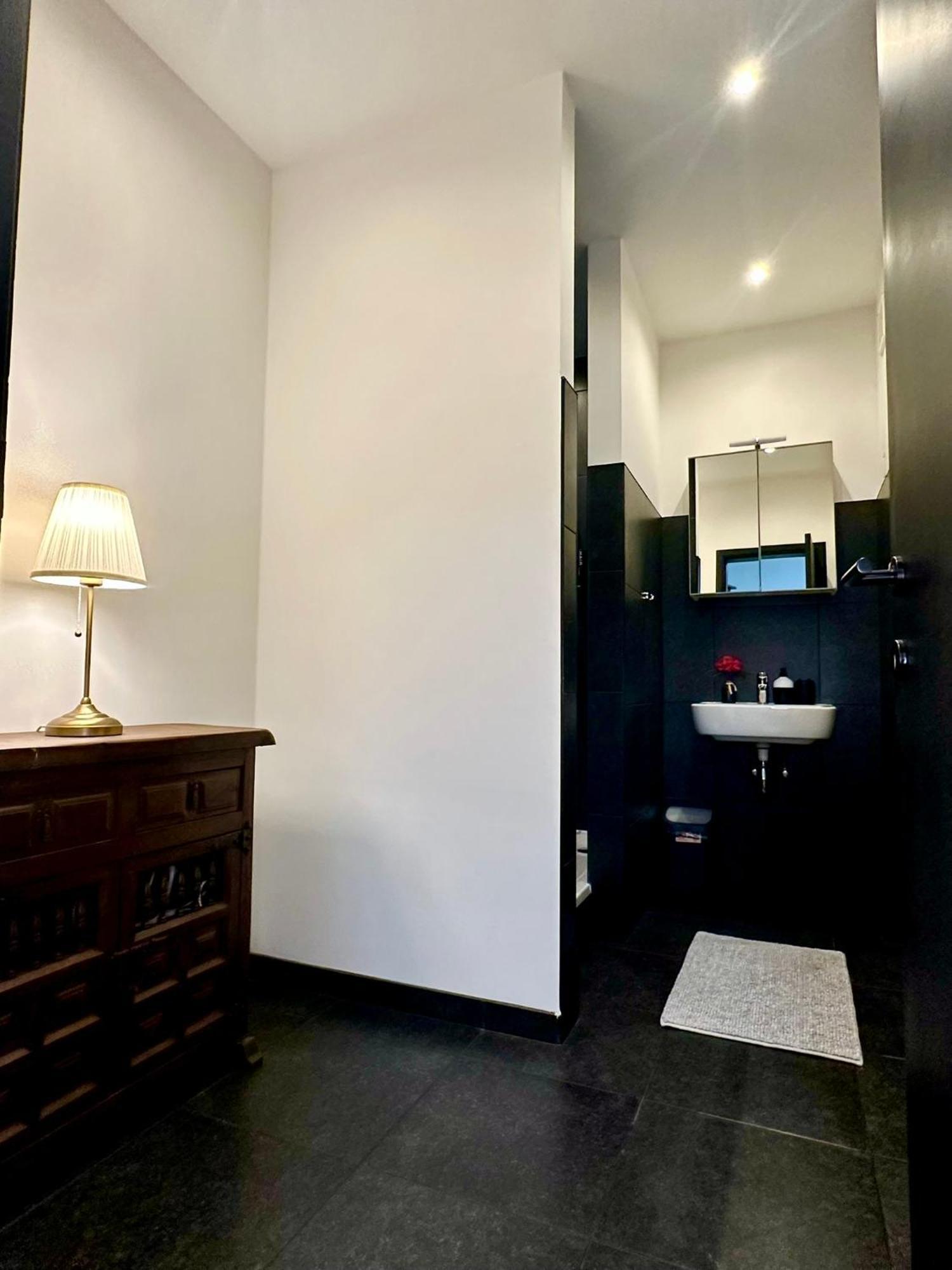 Luxury Suites Centrum By Rikas Hotels أنتويرب المظهر الخارجي الصورة